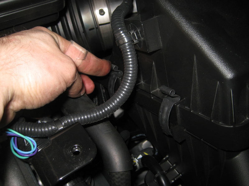 2013-2015-Nissan-Altima-QR25DE-I4-Engine-Air-Filter-Replacement-Guide-013