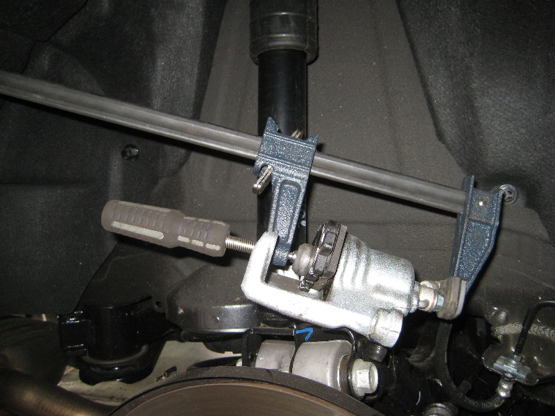 2013-2015-Nissan-Altima-Rear-Disc-Brake-Pads-Replacement-Guide-017