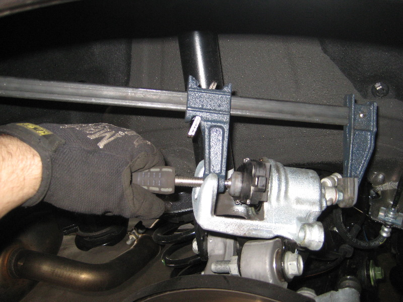 2013-2015-Nissan-Altima-Rear-Disc-Brake-Pads-Replacement-Guide-019