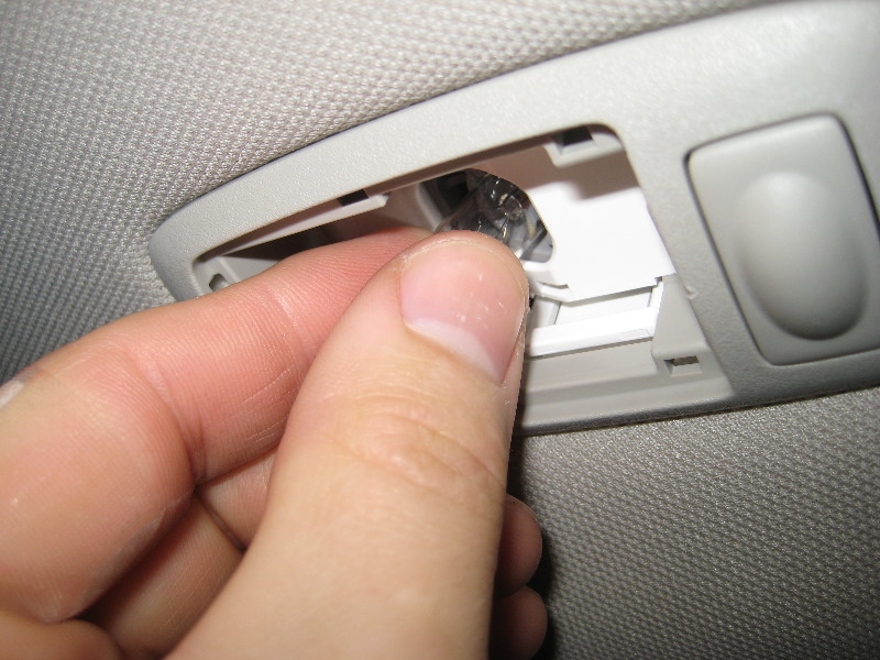 2013-2015-Nissan-Altima-Rear-Passenger-Courtesy-Reading-Light-Bulb-Replacement-Guide-005