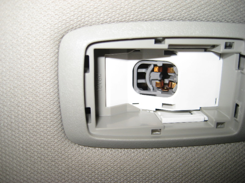 2013-2015-Nissan-Altima-Rear-Passenger-Courtesy-Reading-Light-Bulb-Replacement-Guide-006