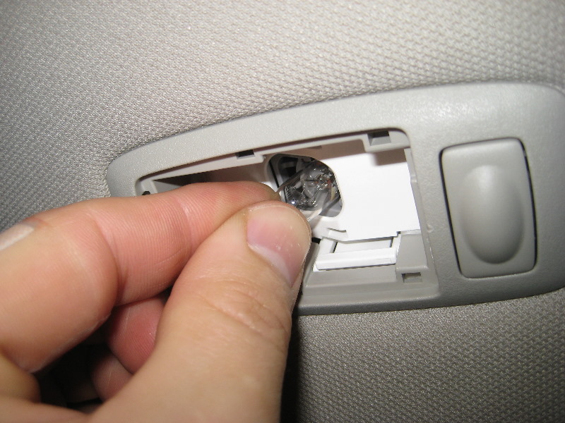2013-2015-Nissan-Altima-Rear-Passenger-Courtesy-Reading-Light-Bulb-Replacement-Guide-008
