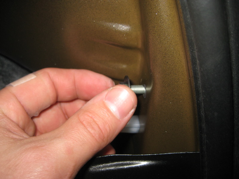 2013-2015-Nissan-Altima-Tail-Light-Bulbs-Replacement-Guide-009