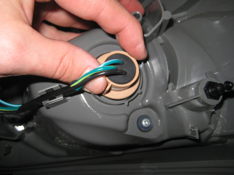 2013-2015-Nissan-Altima-Tail-Light-Bulbs-Replacement-Guide-015