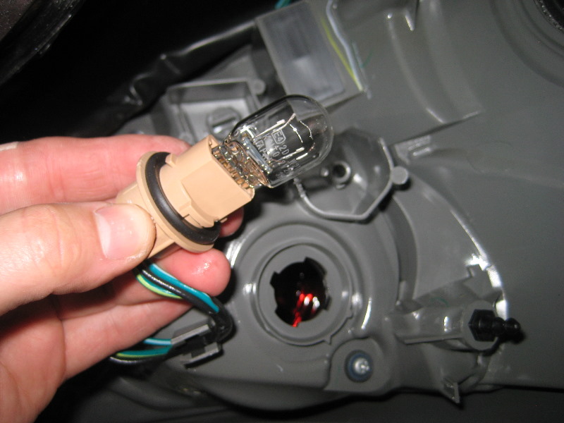 2013-2015-Nissan-Altima-Tail-Light-Bulbs-Replacement-Guide-016