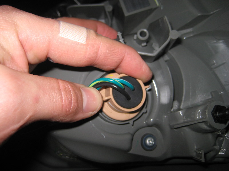 2013-2015-Nissan-Altima-Tail-Light-Bulbs-Replacement-Guide-018