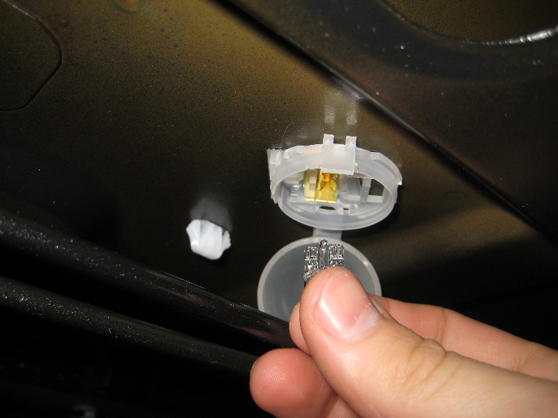 2013-2015-Nissan-Altima-Trunk-Light-Bulb-Replacement-Guide-004