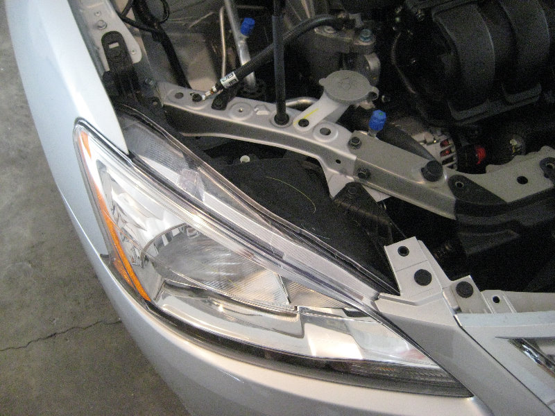 2013-2015-Nissan-Sentra-Headlight-Bulbs-Replacement-Guide-015