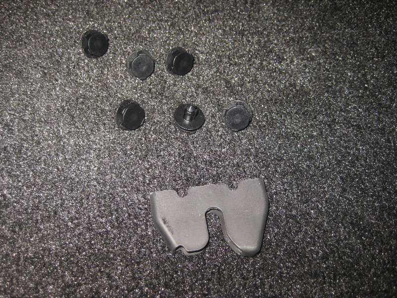 2013-2015-Nissan-Sentra-License-Plate-Light-Bulbs-Replacement-Guide-013