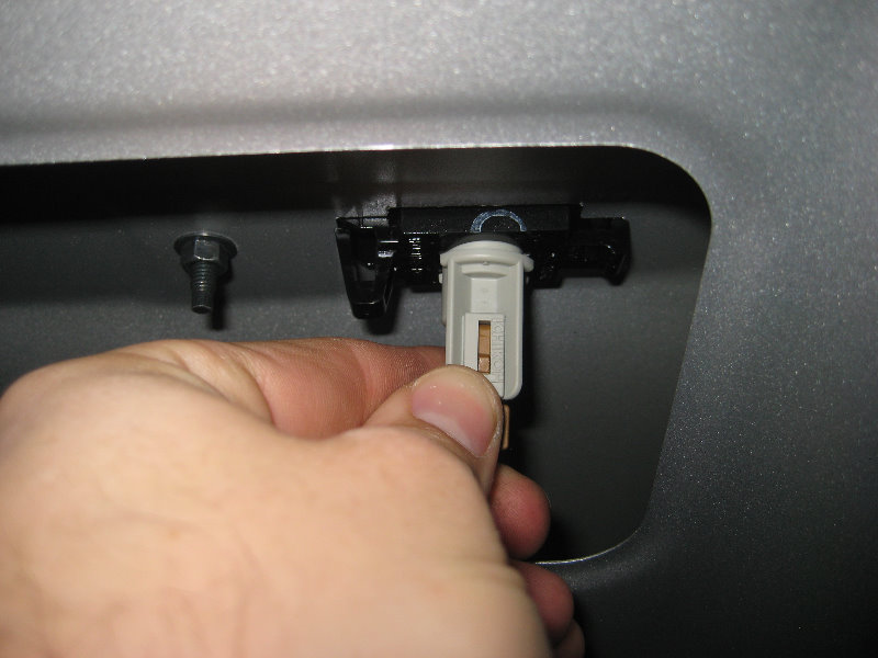 2013-2015-Nissan-Sentra-License-Plate-Light-Bulbs-Replacement-Guide-017