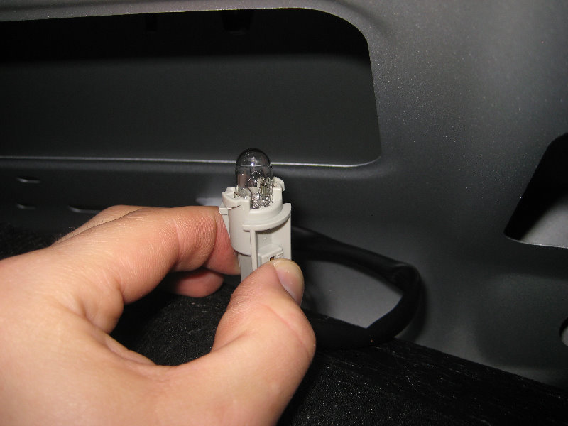 2013-2015-Nissan-Sentra-License-Plate-Light-Bulbs-Replacement-Guide-018