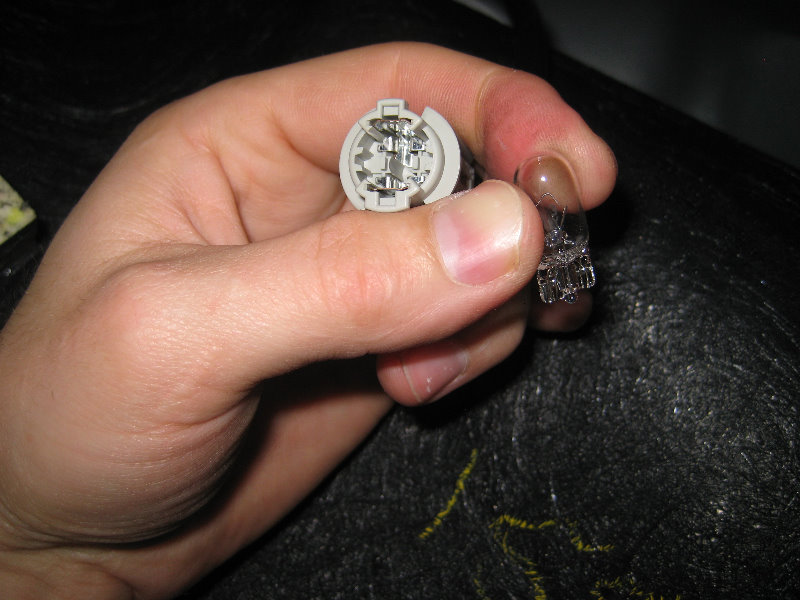 2013-2015-Nissan-Sentra-License-Plate-Light-Bulbs-Replacement-Guide-019