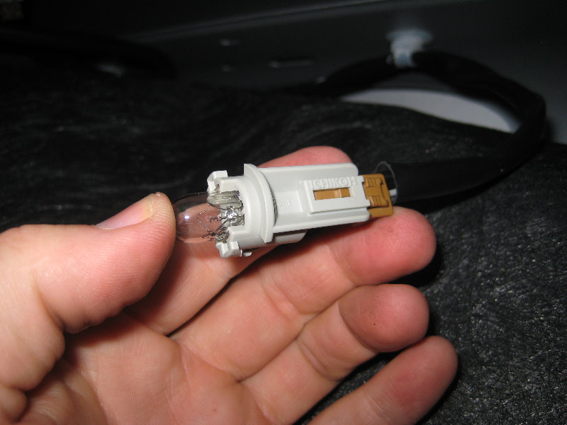 2013-2015-Nissan-Sentra-License-Plate-Light-Bulbs-Replacement-Guide-021