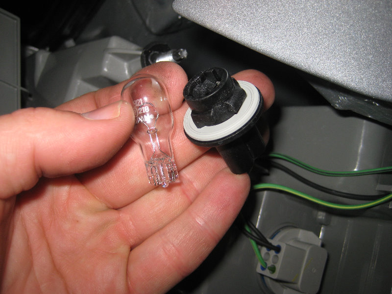 2013-2015-Nissan-Sentra-Tail-Light-Bulbs-Replacement-Guide-017