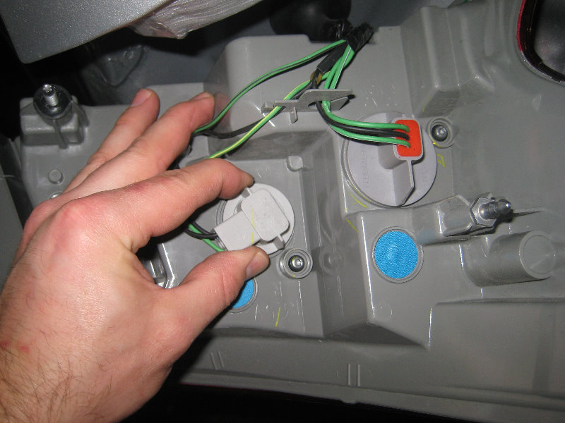 2013-2015-Nissan-Sentra-Tail-Light-Bulbs-Replacement-Guide-023