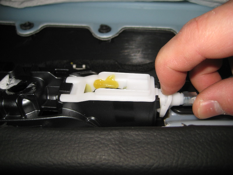 2013-2016-Ford-Fusion-Interior-Door-Panel-Removal-Guide-023