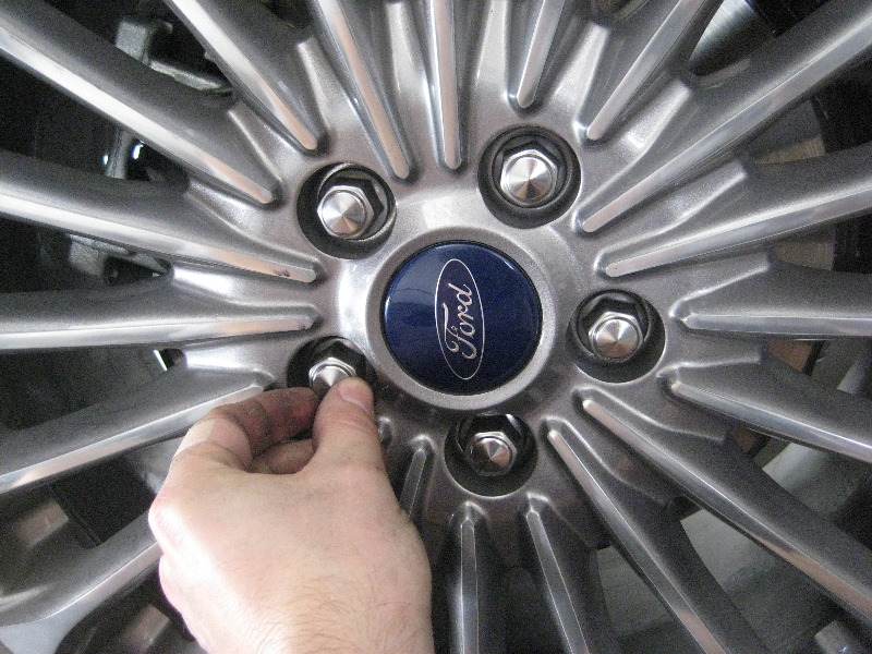 2013-2016-Ford-Fusion-Rear-Disc-Brake-Pads-Replacement-Guide-004