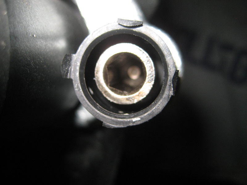 2013-2016-Ford-Fusion-Rear-Disc-Brake-Pads-Replacement-Guide-010