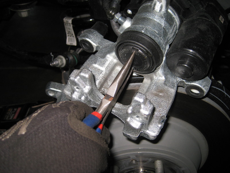 2013-2016-Ford-Fusion-Rear-Disc-Brake-Pads-Replacement-Guide-027