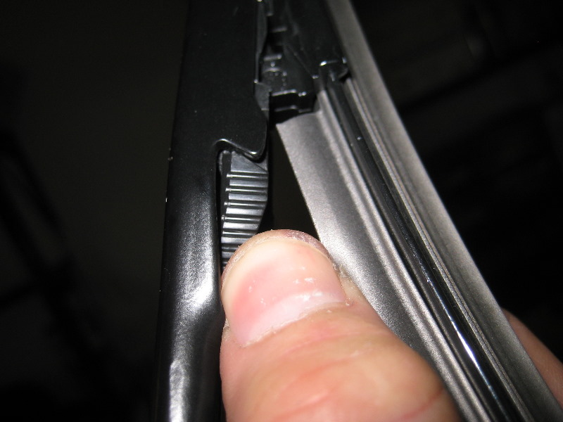 2013-2016-Ford-Fusion-Windshield-Window-Wiper-Blades-Replacement-Guide-004