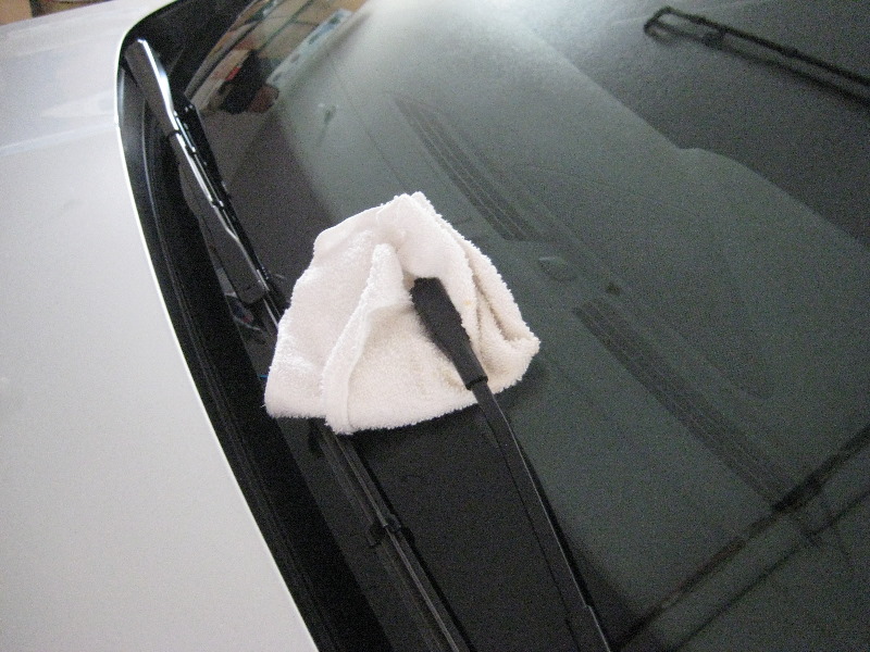 20132016FordFusionWindshieldWindowWiperBladesReplacementGuide007