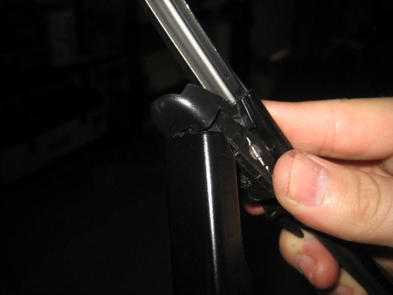 20132016FordFusionWindshieldWindowWiperBladesReplacementGuide009