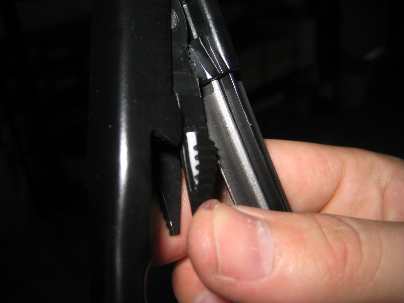 2013-2016-Ford-Fusion-Windshield-Window-Wiper-Blades-Replacement-Guide-010