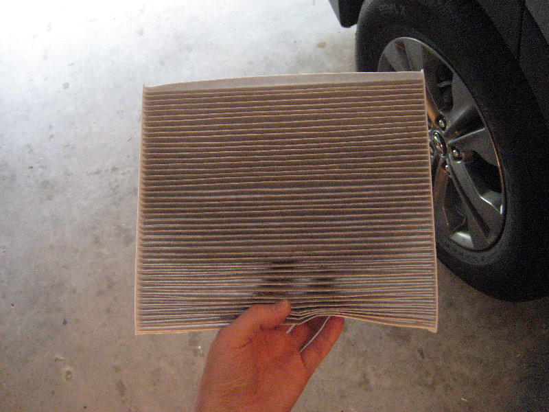 2013-2016-Hyundai-Santa-Fe-Cabin-Air-Filter-Replacement-Guide-018