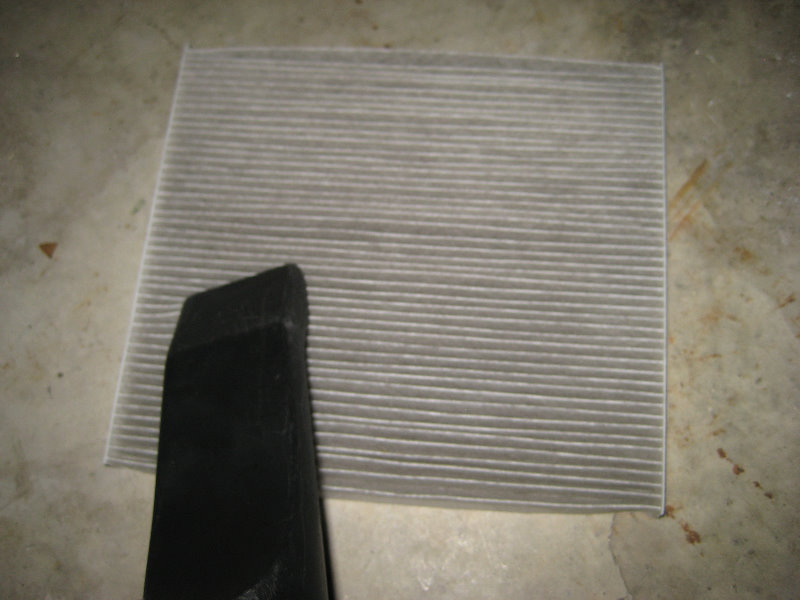 2013-2016-Hyundai-Santa-Fe-Cabin-Air-Filter-Replacement-Guide-019