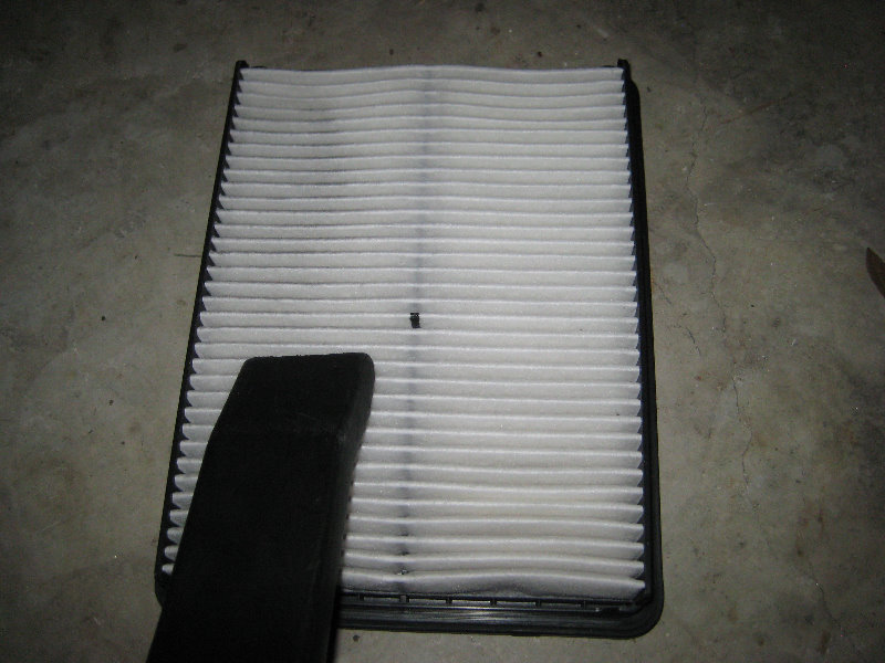 2013-2016-Hyundai-Santa-Fe-Engine-Air-Filter-Replacement-Guide-008