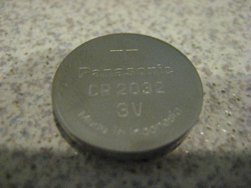 2013-2016-Hyundai-Santa-Fe-Key-Fob-Battery-Replacement-Guide-008