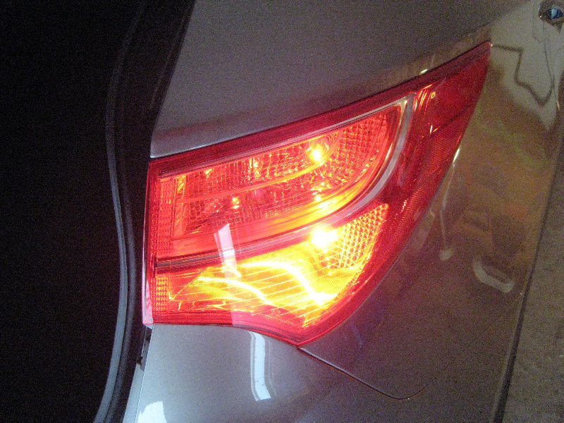 2013-2016-Hyundai-Santa-Fe-Tail-Light-Bulbs-Replacement-Guide-021