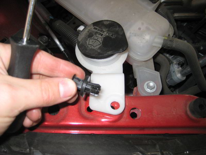 2013-2016-Toyota-RAV4-Headlight-Bulbs-Replacement-Guide-005