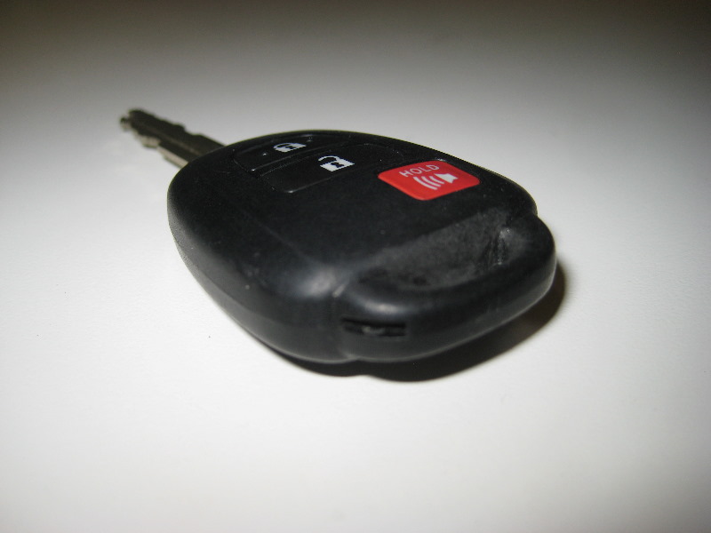 2013-2016-Toyota-RAV4-Key-Fob-Battery-Replacement-Guide-002