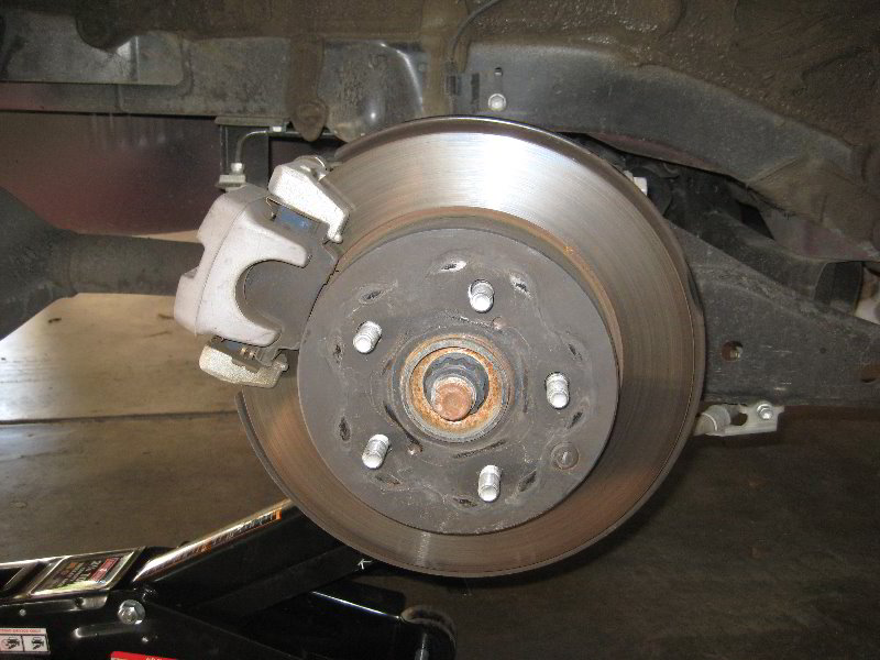 2013-2016-Toyota-RAV4-Rear-Disc-Brake-Pads-Replacement-Guide-007