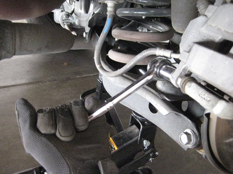 2013-2016-Toyota-RAV4-Rear-Disc-Brake-Pads-Replacement-Guide-009