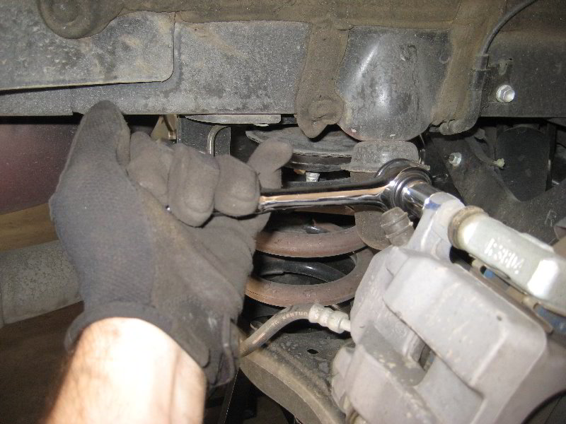 2013-2016-Toyota-RAV4-Rear-Disc-Brake-Pads-Replacement-Guide-010