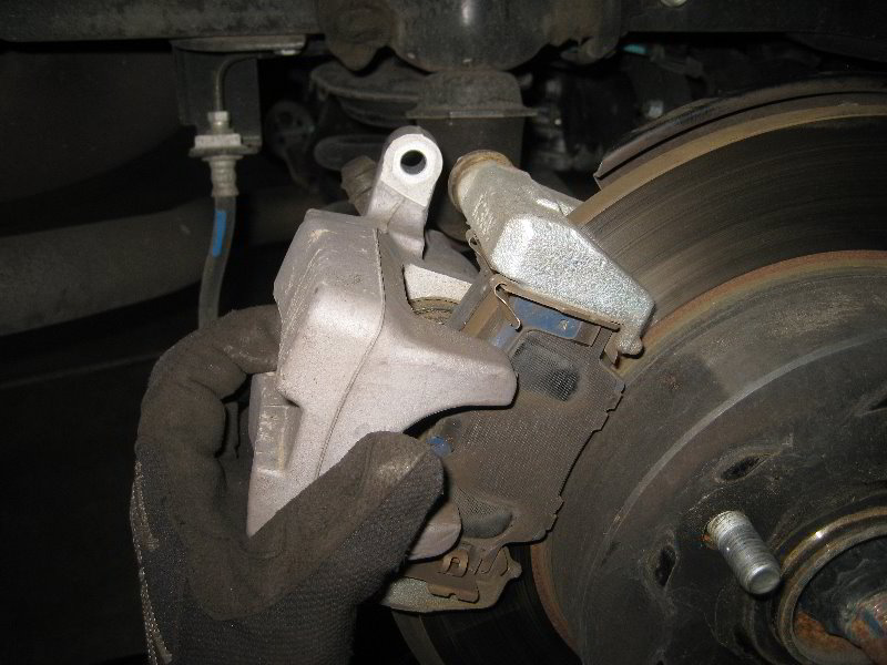 2013-2016-Toyota-RAV4-Rear-Disc-Brake-Pads-Replacement-Guide-014