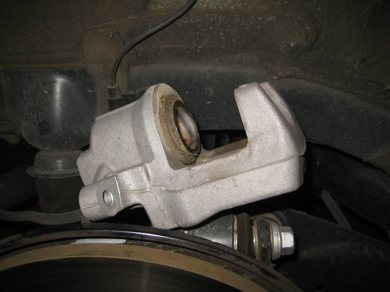 2013-2016-Toyota-RAV4-Rear-Disc-Brake-Pads-Replacement-Guide-015