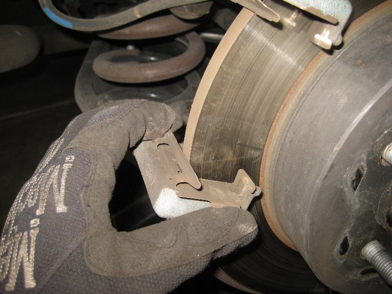 2013-2016-Toyota-RAV4-Rear-Disc-Brake-Pads-Replacement-Guide-018