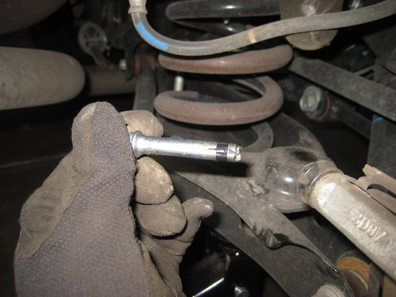 2013-2016-Toyota-RAV4-Rear-Disc-Brake-Pads-Replacement-Guide-019