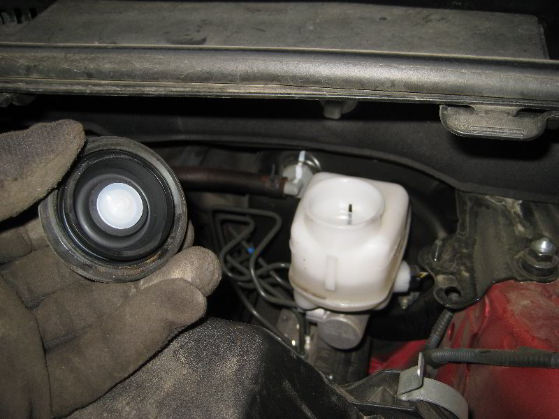 2013-2016-Toyota-RAV4-Rear-Disc-Brake-Pads-Replacement-Guide-022