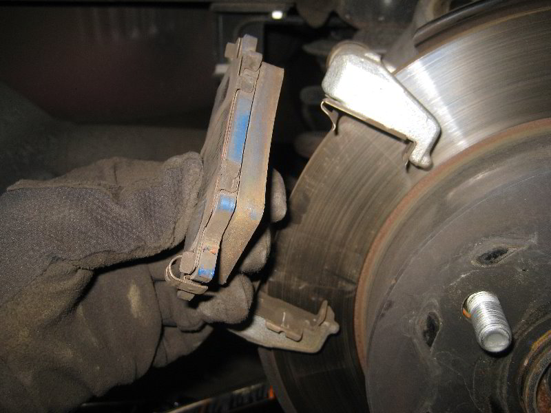 20132016ToyotaRAV4RearDiscBrakePadsReplacementGuide025