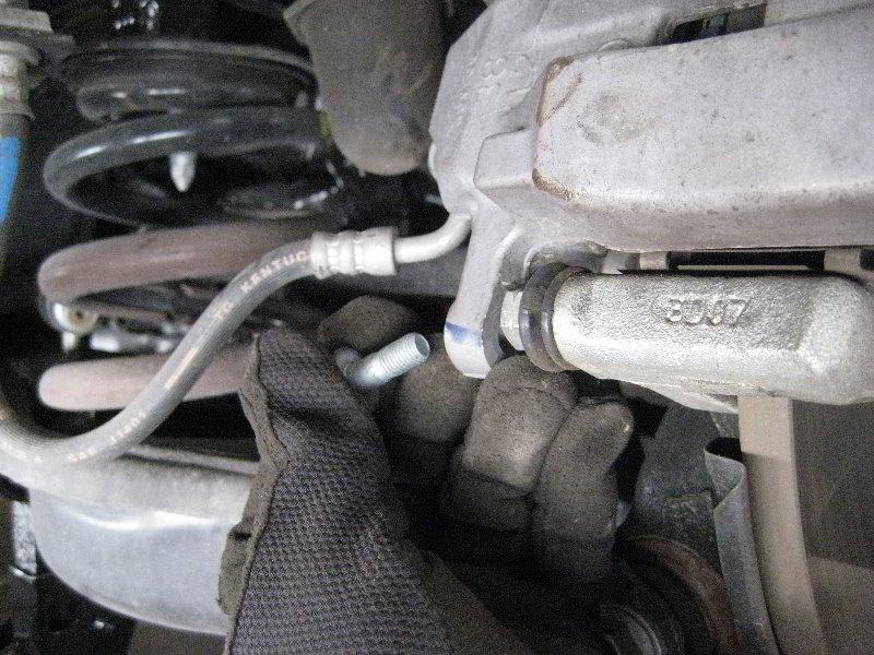 2013-2016-Toyota-RAV4-Rear-Disc-Brake-Pads-Replacement-Guide-029