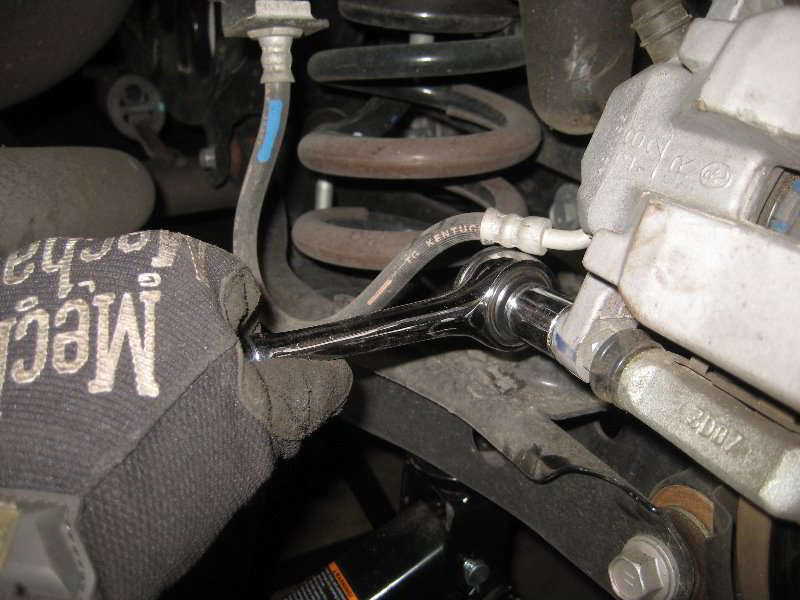 2013-2016-Toyota-RAV4-Rear-Disc-Brake-Pads-Replacement-Guide-031