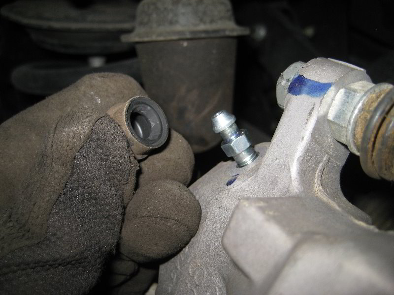 2013-2016-Toyota-RAV4-Rear-Disc-Brake-Pads-Replacement-Guide-034