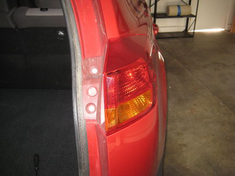20132016ToyotaRAV4TailLightBulbsReplacementGuide002