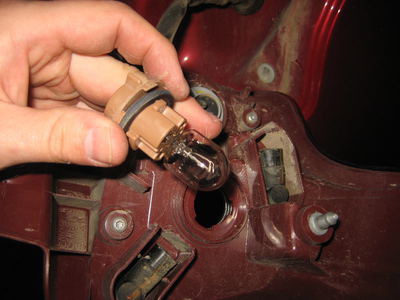 2013-2016-Toyota-RAV4-Tail-Light-Bulbs-Replacement-Guide-011