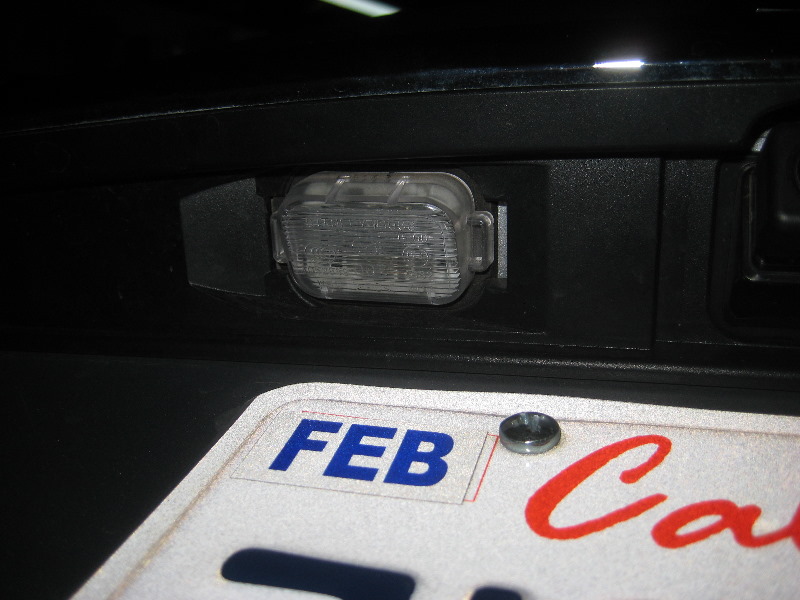 2014-2018-Mazda-Mazda6-License-Plate-Light-Bulbs-Replacement-Guide-002