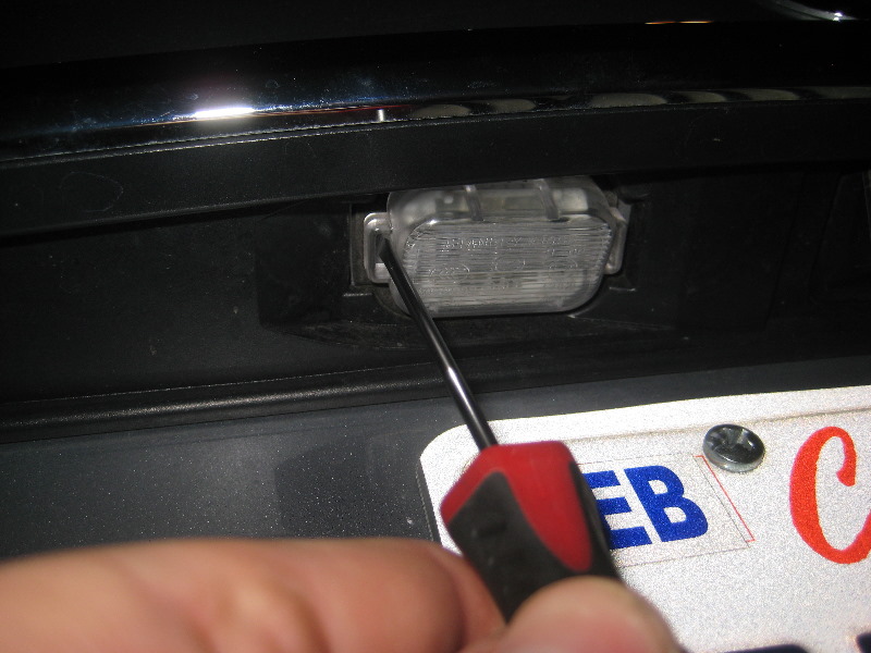 2014-2018-Mazda-Mazda6-License-Plate-Light-Bulbs-Replacement-Guide-003